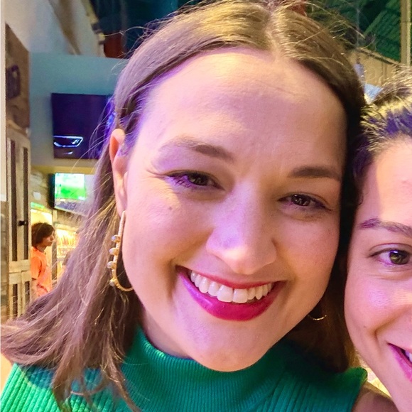 Meet your Posher, Christine - Picture 1 of 1